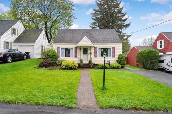 27 Allman PL, New Hartford, NY 13413