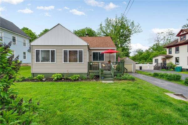 127 1/2 Oxford RD, New Hartford, NY 13413