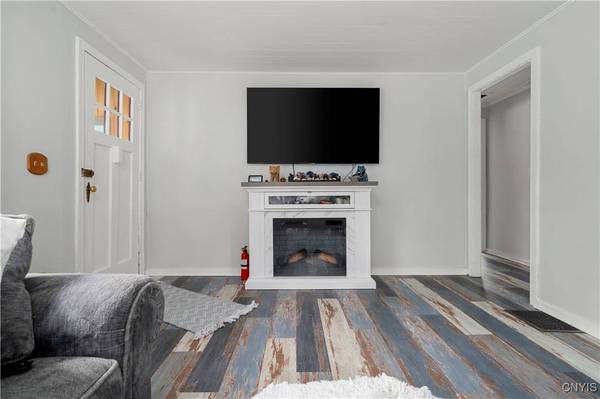 127 1/2 Oxford RD, New Hartford, NY 13413