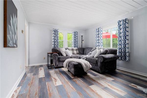 127 1/2 Oxford RD, New Hartford, NY 13413