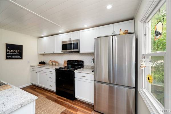 127 1/2 Oxford RD, New Hartford, NY 13413