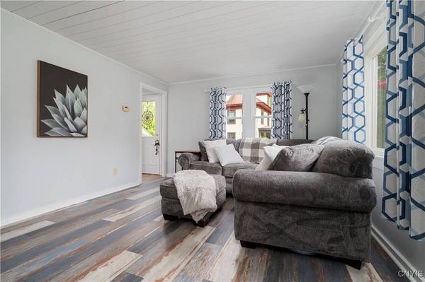 127 1/2 Oxford RD, New Hartford, NY 13413
