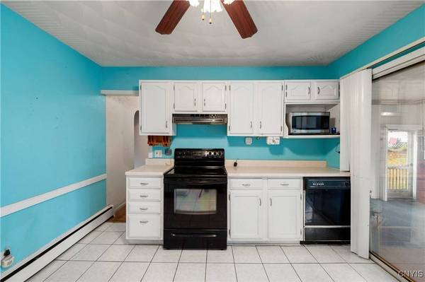 18 Maple ST, New York Mills, NY 13417
