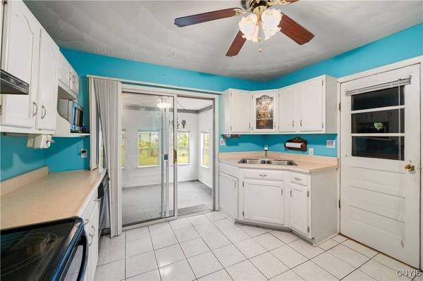 18 Maple ST, New York Mills, NY 13417