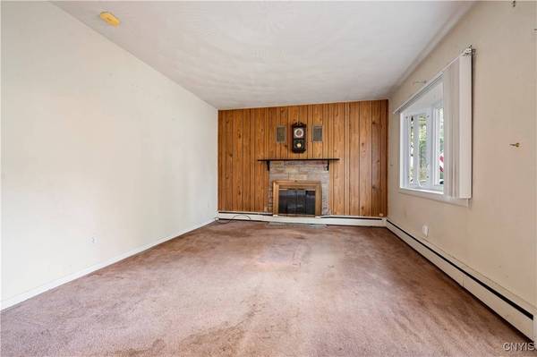18 Maple ST, New York Mills, NY 13417