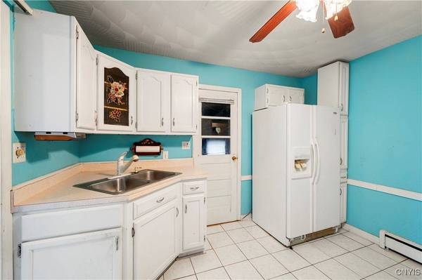 18 Maple ST, New York Mills, NY 13417