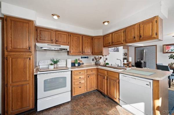 9287 Summit RD, Sauquoit, NY 13456