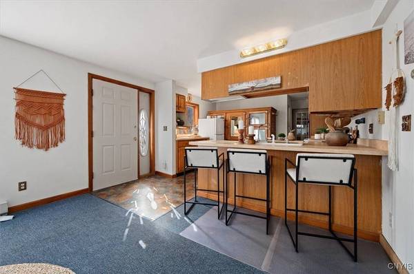 9287 Summit RD, Sauquoit, NY 13456