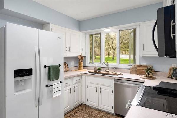 9217 Red Hill RD, New Hartford, NY 13413