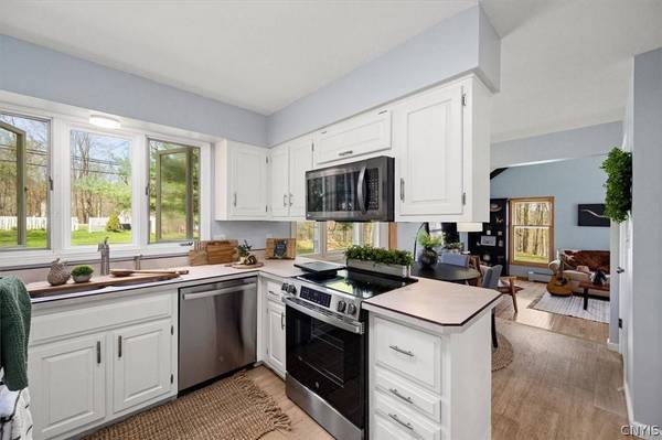 9217 Red Hill RD, New Hartford, NY 13413