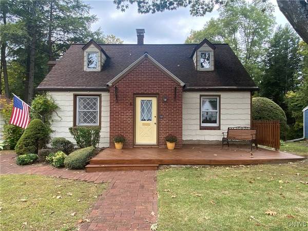 18 Morris CIR, New Hartford, NY 13413