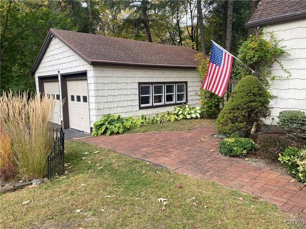 18 Morris CIR, New Hartford, NY 13413