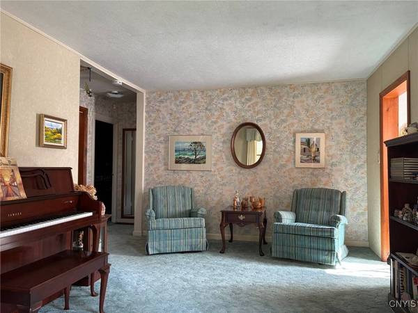 18 Morris CIR, New Hartford, NY 13413