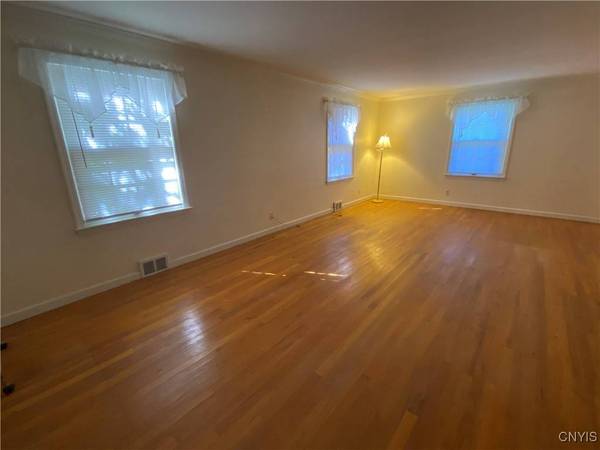 103 Paris RD, New Hartford, NY 13413