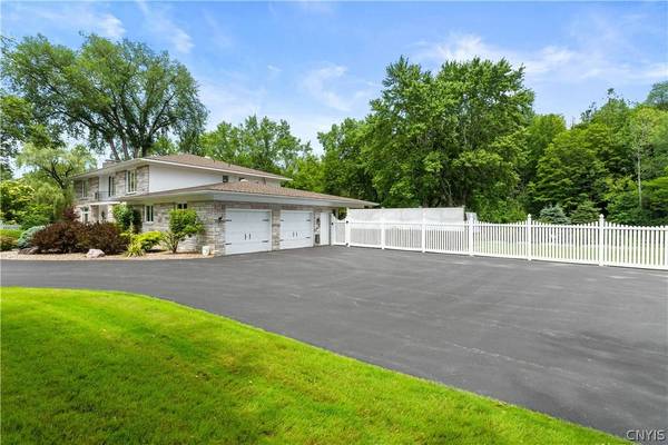 5 Hingham RD, Utica, NY 13501