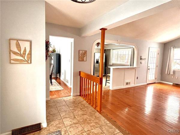 9111 Birch CIR, Marcy, NY 13403