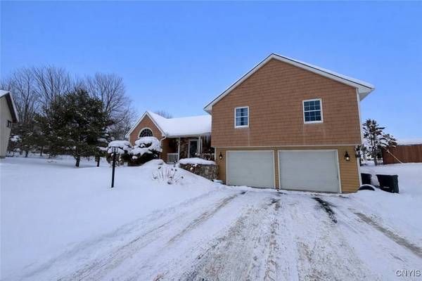 9111 Birch CIR, Marcy, NY 13403