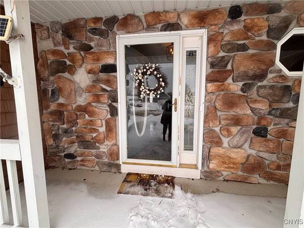 9111 Birch CIR, Marcy, NY 13403