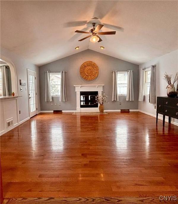 9111 Birch CIR, Marcy, NY 13403