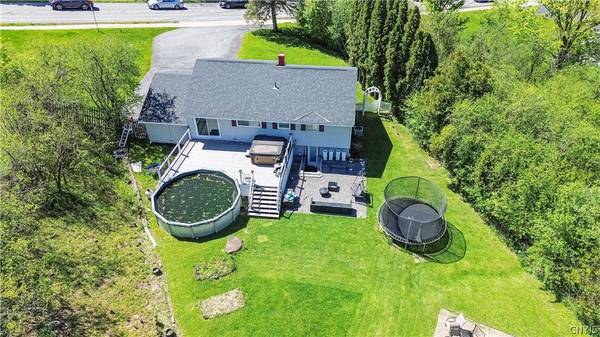 9529 Chapman RD, New Hartford, NY 13413
