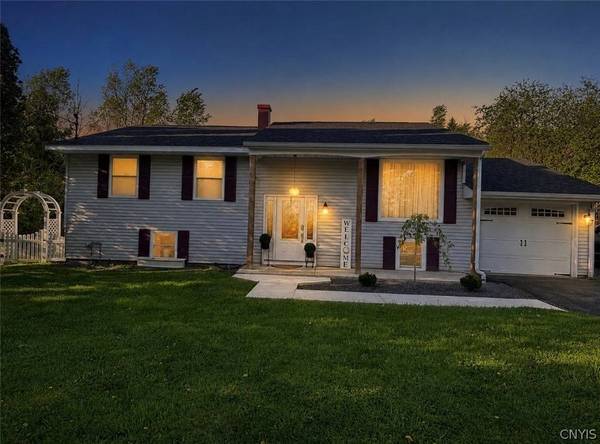 9529 Chapman RD, New Hartford, NY 13413