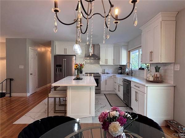 9529 Chapman RD, New Hartford, NY 13413