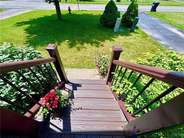 741 Heloon DR, Clinton, NY 13323