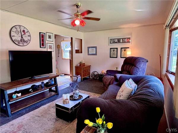 34 Tamarack DR, New Hartford, NY 13413