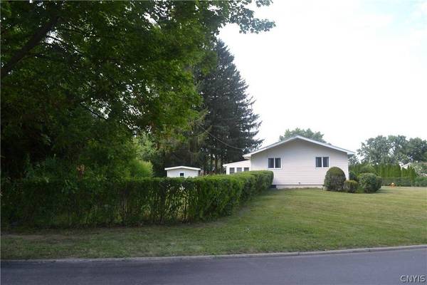 57 Pond LN, Utica, NY 13501