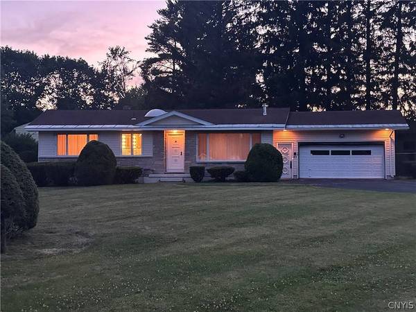 57 Pond LN, Utica, NY 13501