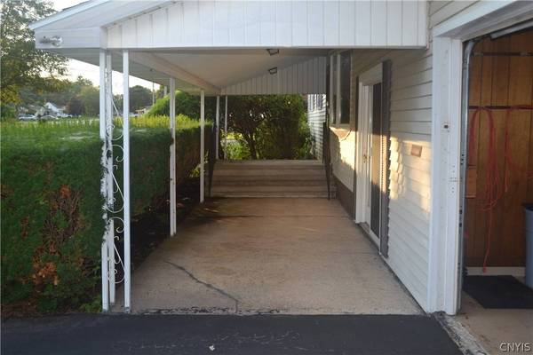 731 Deerfield DR E, Utica, NY 13502