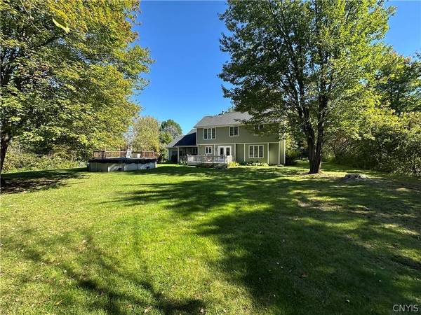 7 Samoset DR, Whitesboro, NY 13492