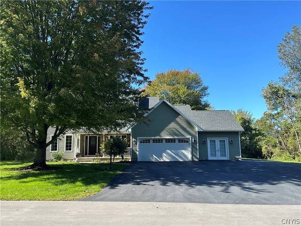 7 Samoset DR, Whitesboro, NY 13492