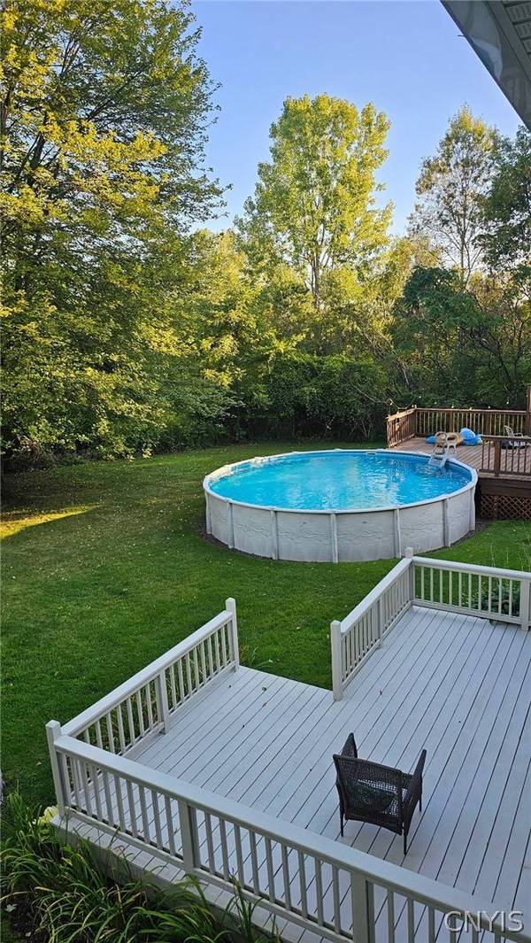 7 Samoset DR, Whitesboro, NY 13492