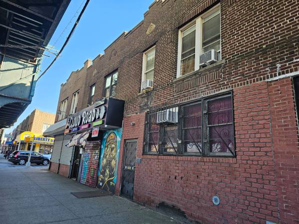 Ozone Park, NY 11417,87-16 Liberty Ave