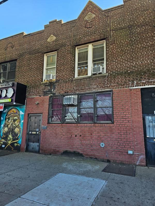 Ozone Park, NY 11417,87-16 Liberty Ave