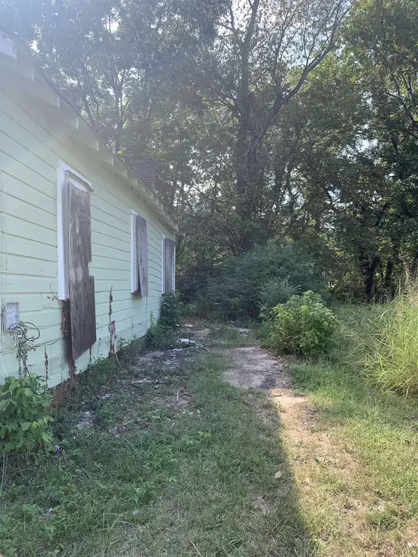 3043 SAX RD, Memphis, TN 38109