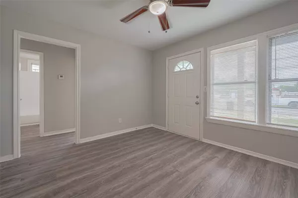 1210 Avenue E, Rosenberg, TX 77471