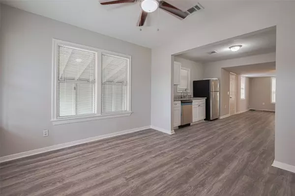 1210 Avenue E, Rosenberg, TX 77471