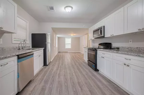 1210 Avenue E, Rosenberg, TX 77471