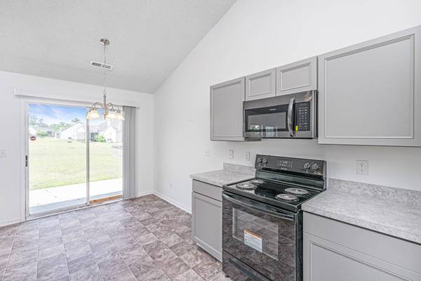 5042 Thornton Dr, Summerville, SC 29485