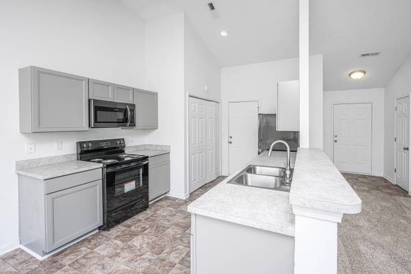 5042 Thornton Dr, Summerville, SC 29485