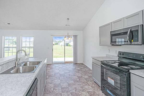 5042 Thornton Dr, Summerville, SC 29485