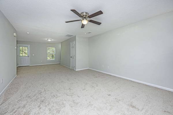 8537 Chloe Ln, North Charleston, SC 29406