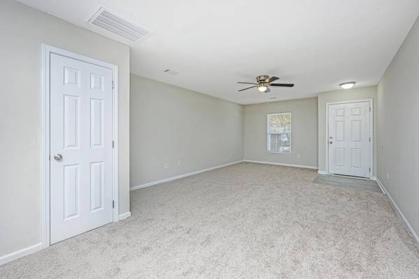 8537 Chloe Ln, North Charleston, SC 29406