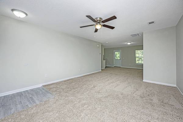 8537 Chloe Ln, North Charleston, SC 29406