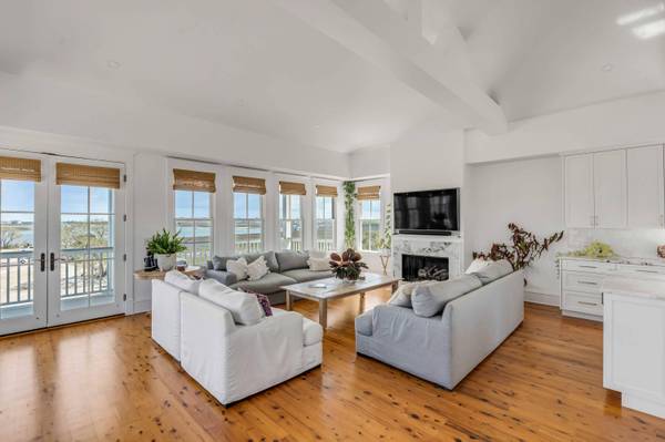 904 Middle St, Sullivans Island, SC 29482