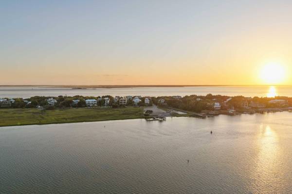 904 Middle St, Sullivans Island, SC 29482