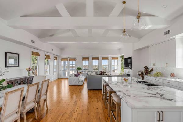 904 Middle St, Sullivans Island, SC 29482