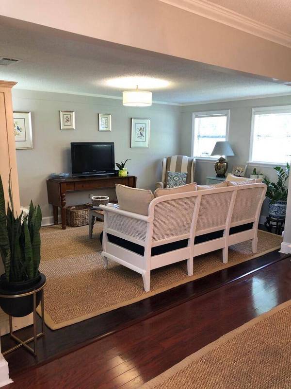 10 Pearl Ave, Mount Pleasant, SC 29464